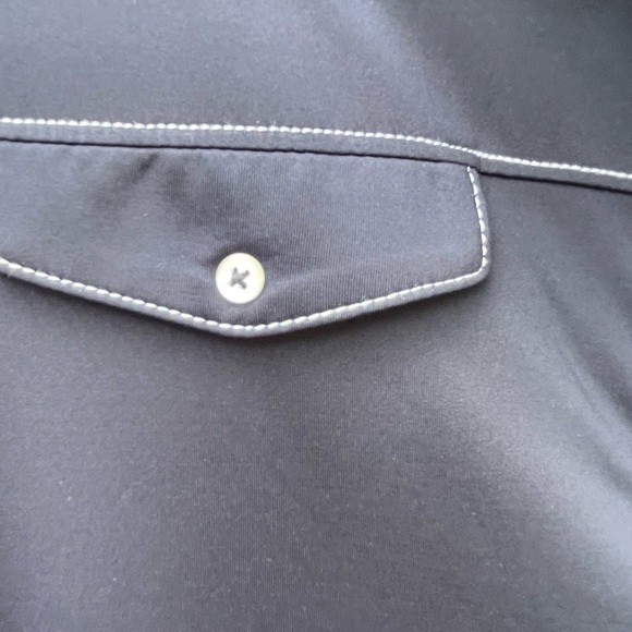 💙⛳️Footjoy size L golf shirt in navy blue w/ contrasting white trim. MINT! - Picture 4 of 7